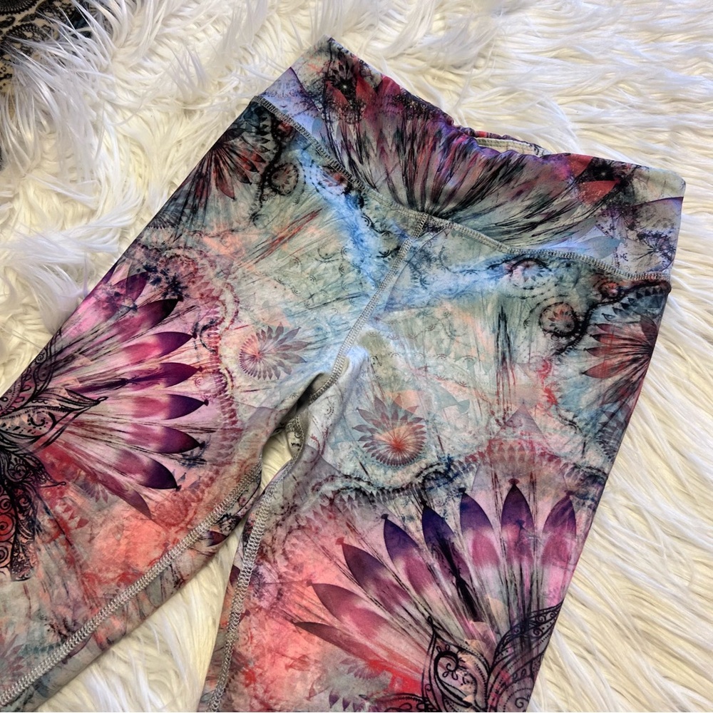 Evolution and Creation eye catching geometric Abstract Leggings - Picture 4 of 5
